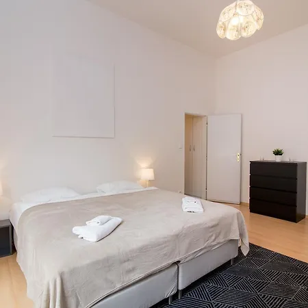 Apartment Bright Central Urban Escape #11